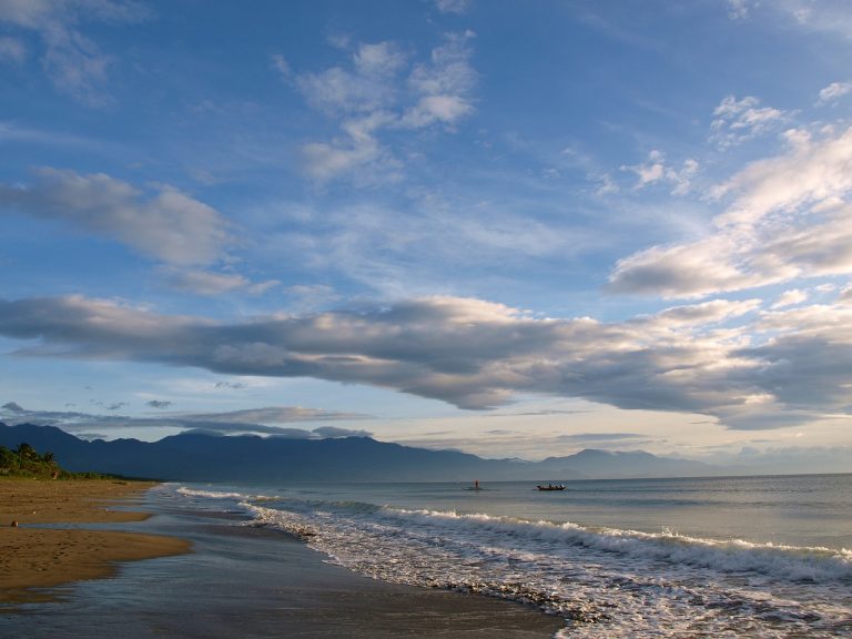 beach, philippines, tropical-389220.jpg