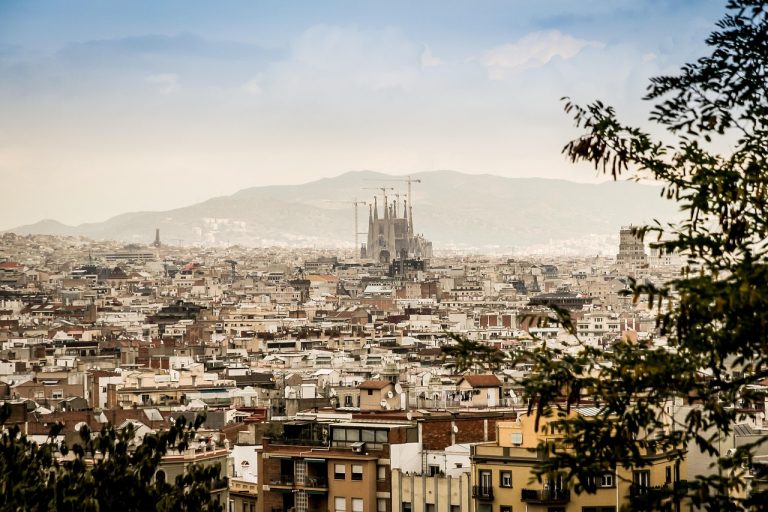 cathedral, sagrada familia, barcelona-427997.jpg