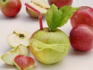 apple, drinking straw, heart-3640591.jpg